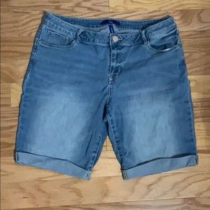 Apt 9 Bermuda Shorts size 16